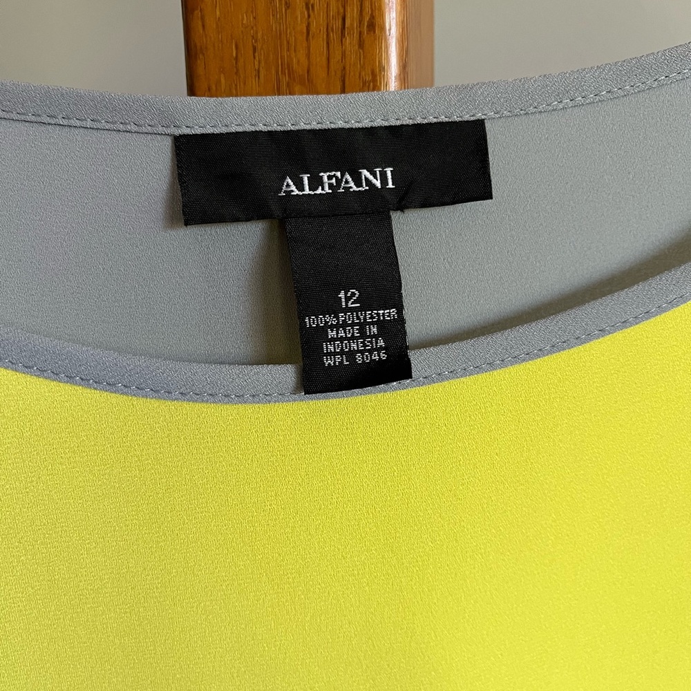 Alfani hi-Lo top - Picture 2 of 3